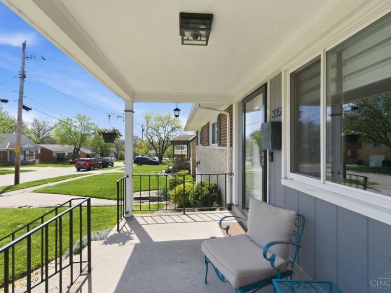 3351 Glenmont Lane, Green Township, OH 45248 Photo 4