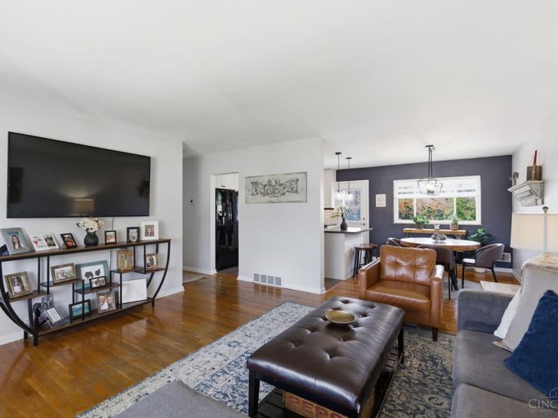 3351 Glenmont Lane, Green Township, OH 45248 Photo 6