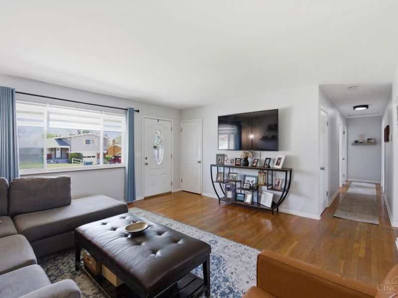 3351 Glenmont Lane, Green Township, OH 45248 Photo 7