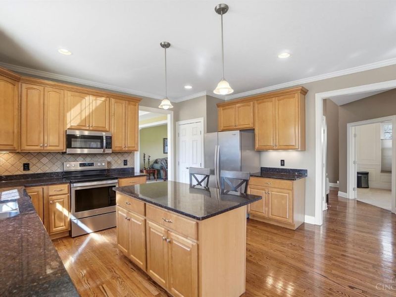 5558 Eden Ridge Drive, Green Township, OH 45247 Photo 9