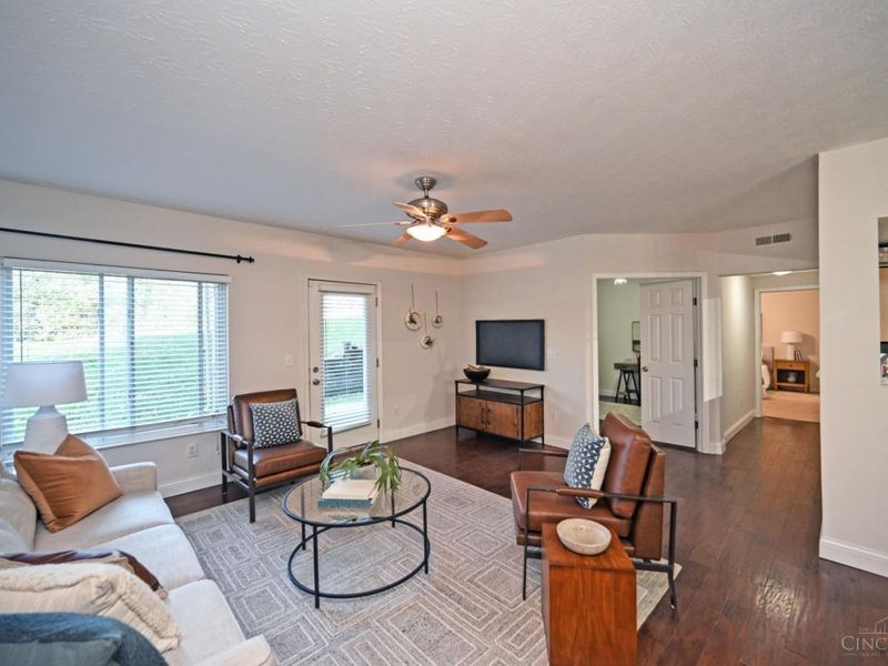 250 Postoak Lane, Unit I, Milford, OH 45150 Photo 11