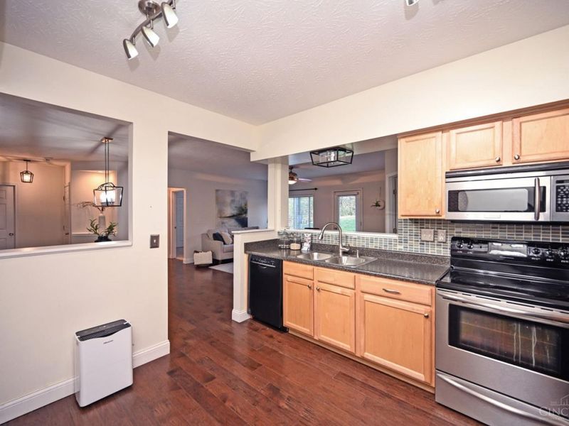 250 Postoak Lane, Unit I, Milford, OH 45150 Photo 17