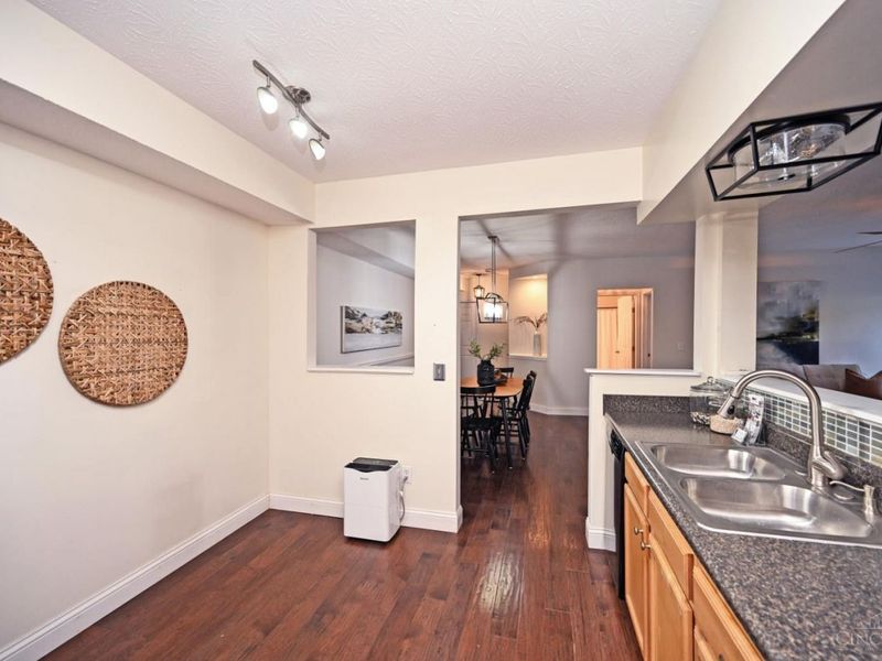 250 Postoak Lane, Unit I, Milford, OH 45150 Photo 18