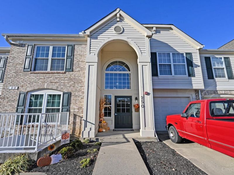 250 Postoak Lane, Unit I, Milford, OH 45150 Photo 3