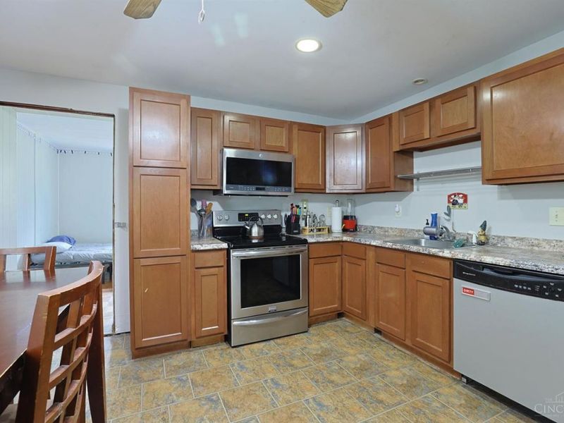 448 Riddle Road, Cincinnati, OH 45220 Photo 14