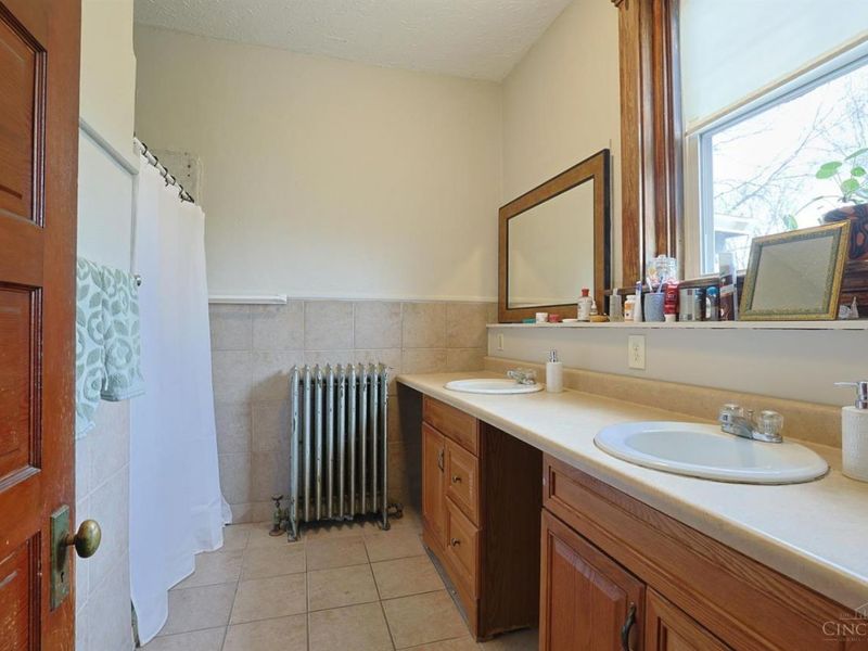 448 Riddle Road, Cincinnati, OH 45220 Photo 32