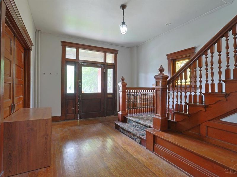 448 Riddle Road, Cincinnati, OH 45220 Photo 5