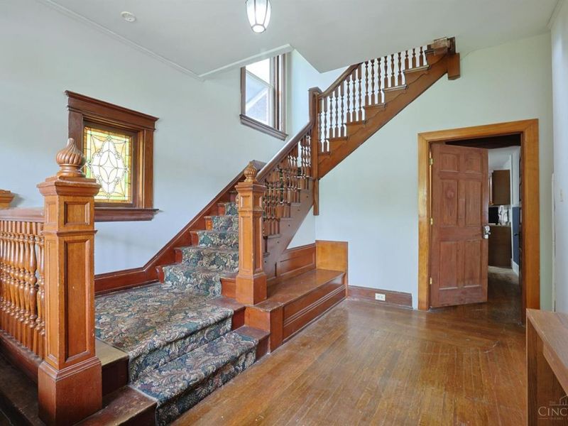 448 Riddle Road, Cincinnati, OH 45220 Photo 6