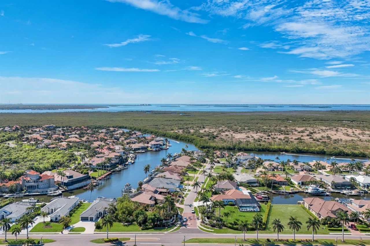 2022 El Dorado Parkway W, Cape Coral, FL 33914 Photo