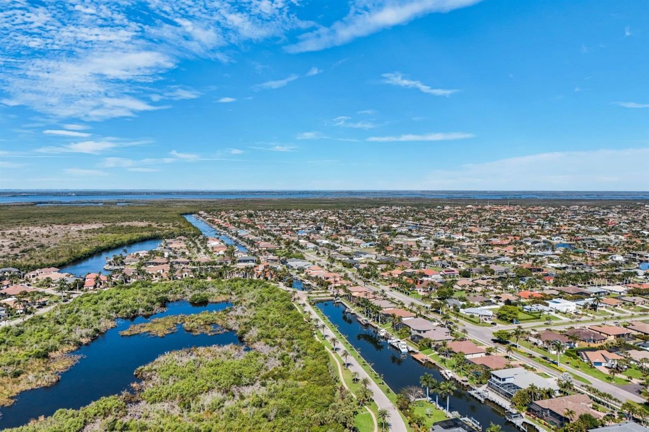 2022 El Dorado Parkway W, Cape Coral, FL 33914 Photo