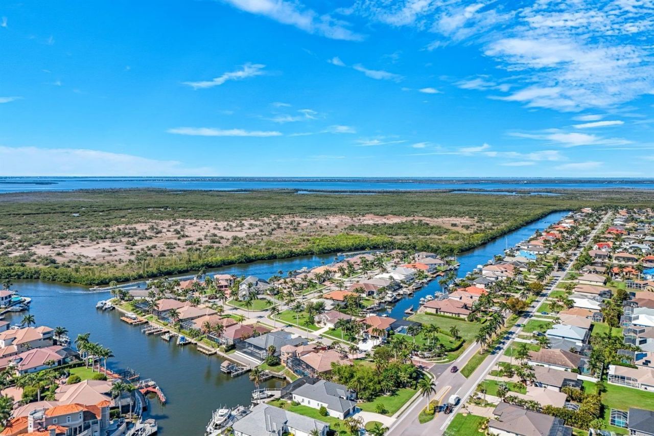 2022 El Dorado Parkway W, Cape Coral, FL 33914 Photo