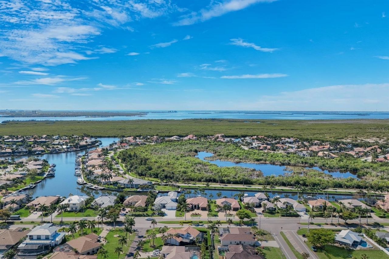 2022 El Dorado Parkway W, Cape Coral, FL 33914 Photo