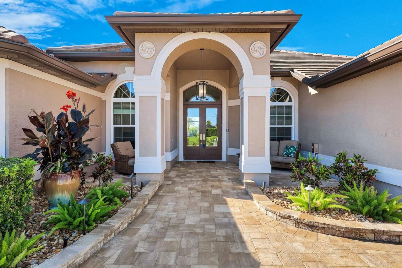 2022 El Dorado Parkway W, Cape Coral, FL 33914 Photo
