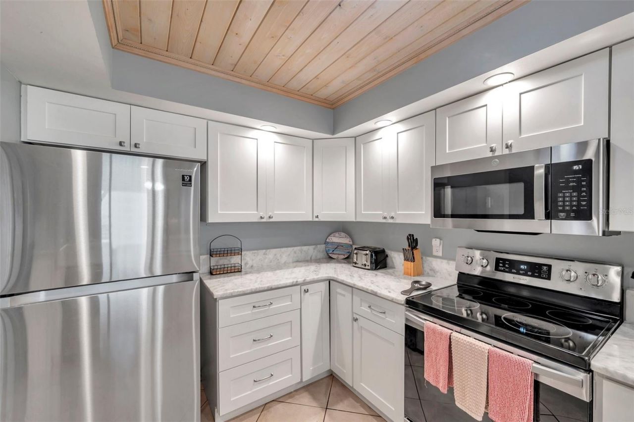 20000 Gulf Boulevard, Unit 305, Indian Shores, FL 33785 Photo