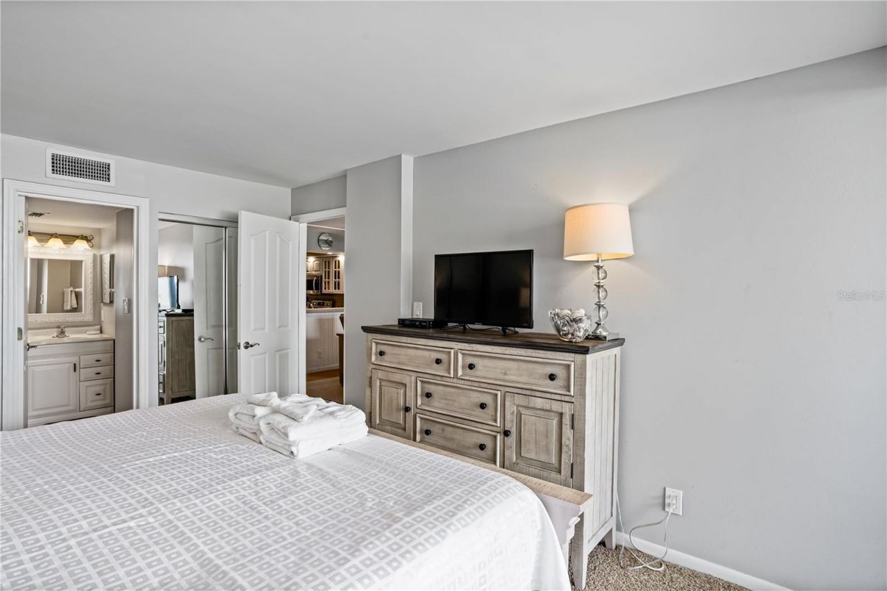 20000 Gulf Boulevard, Unit 305, Indian Shores, FL 33785 Photo