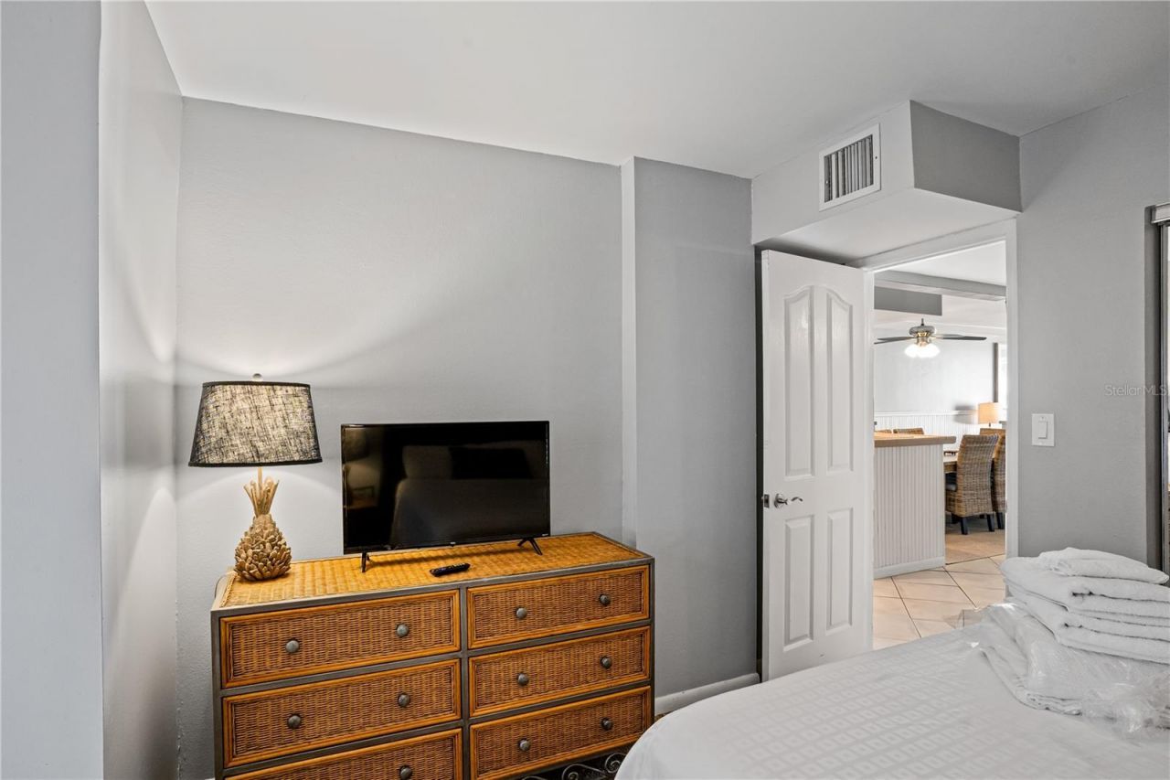 20000 Gulf Boulevard, Unit 305, Indian Shores, FL 33785 Photo