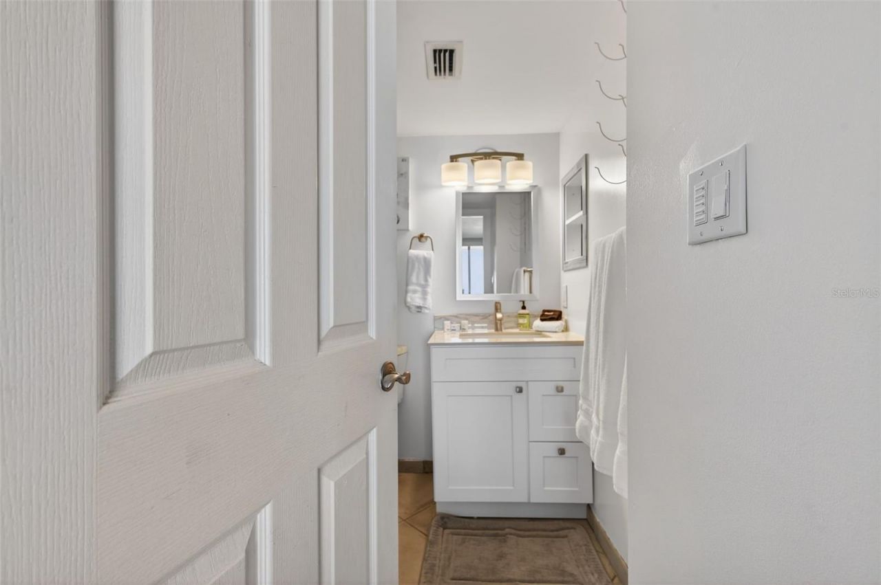 20000 Gulf Boulevard, Unit 305, Indian Shores, FL 33785 Photo