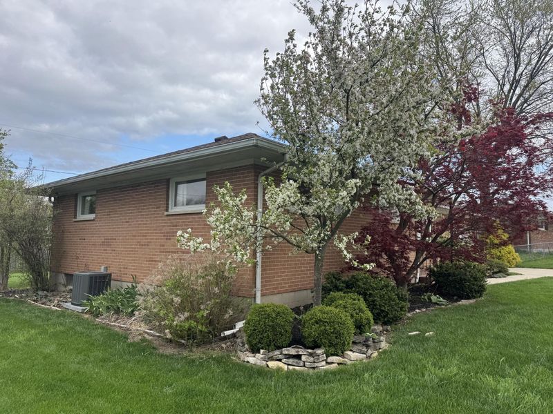 4841 Chippendale Drive, Springfield, OH 45503 Photo 5