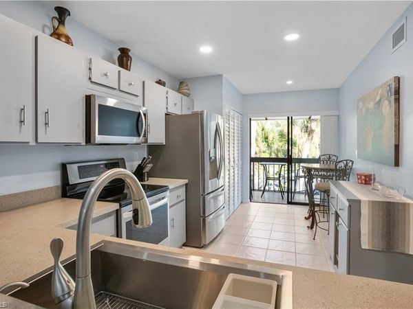 1814 Kings Lake BLVD, Unit 203, NAPLES, FL 34112