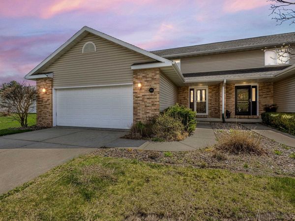 1014 S Perry Parkway, Oregon, WI 53575