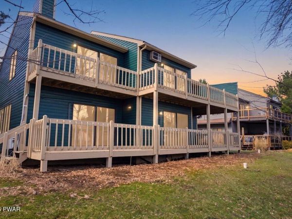 402 Shiny Mountain Court, Greentown, PA 18426