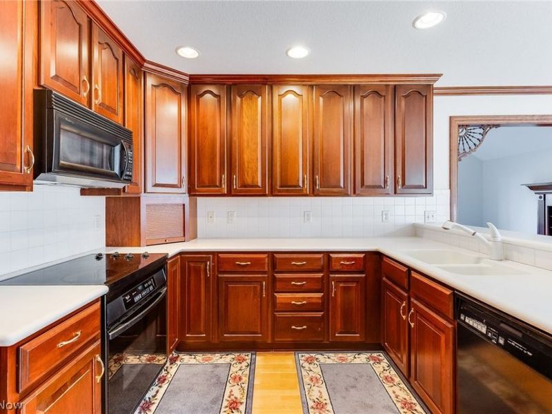 140 Hogan Lane, Warren, OH 44484 Photo 3