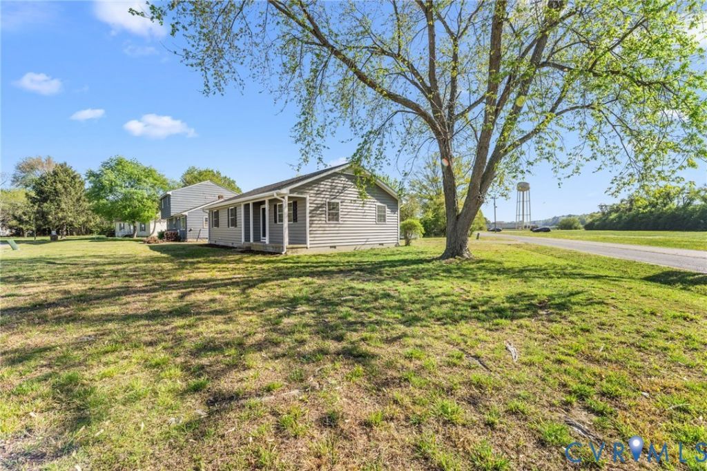 166 Rouzie Drive, Tappahannock, VA 22560 Main Photo