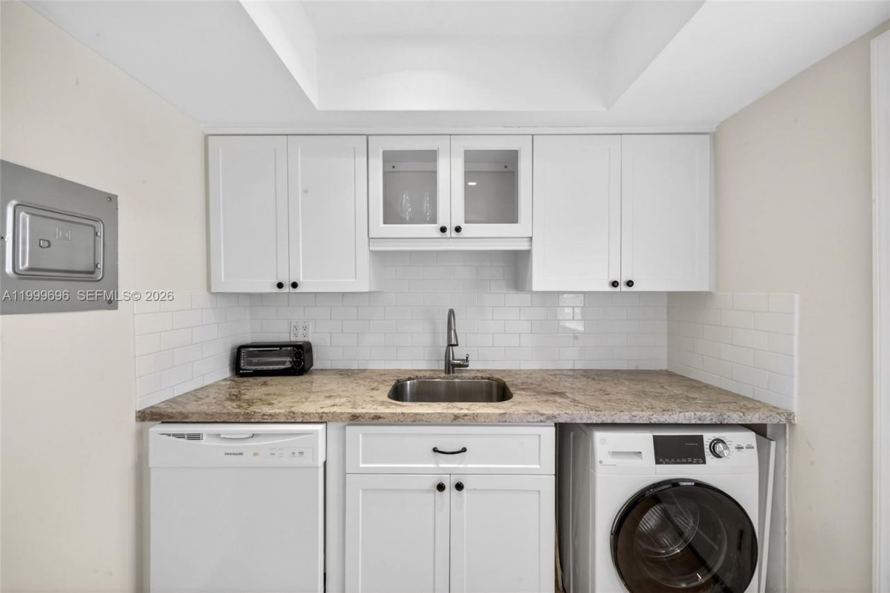 6815 Edgewater Dr, Unit 108, Coral Gables, FL 33133 Photo