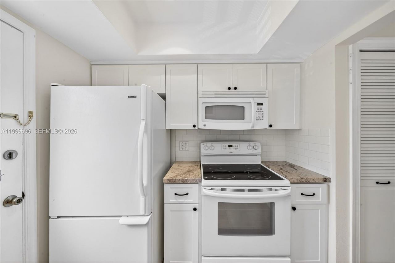 6815 Edgewater Dr, Unit 108, Coral Gables, FL 33133 Photo