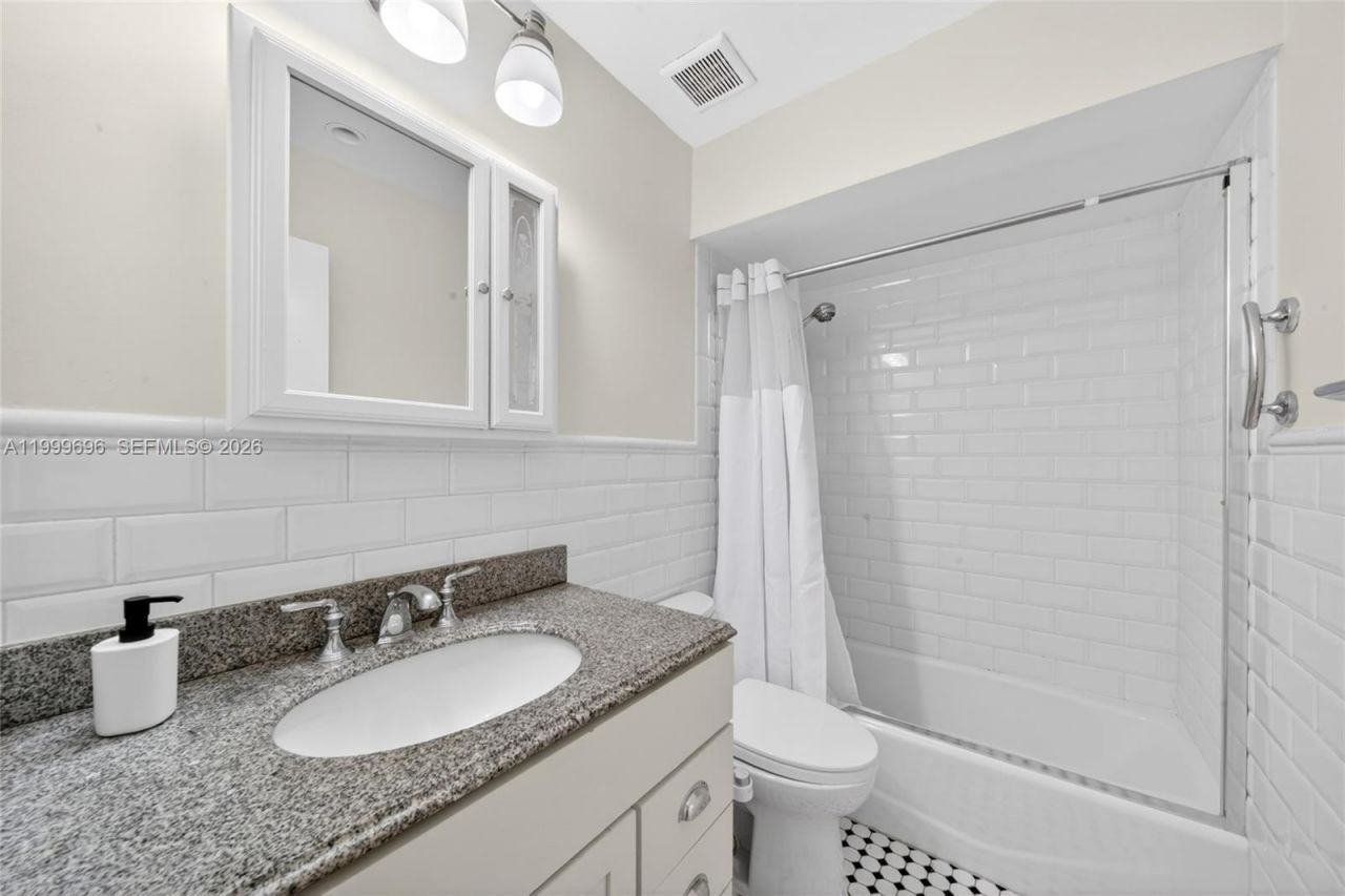 6815 Edgewater Dr, Unit 108, Coral Gables, FL 33133 Photo