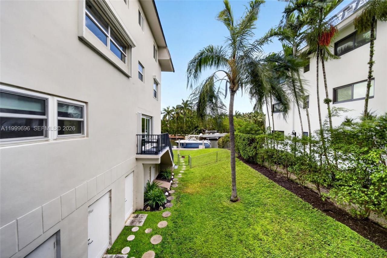 6815 Edgewater Dr, Unit 108, Coral Gables, FL 33133 Photo