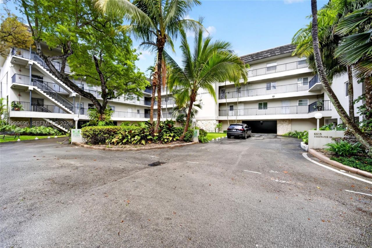 6815 Edgewater Dr, Unit 108, Coral Gables, FL 33133 Photo