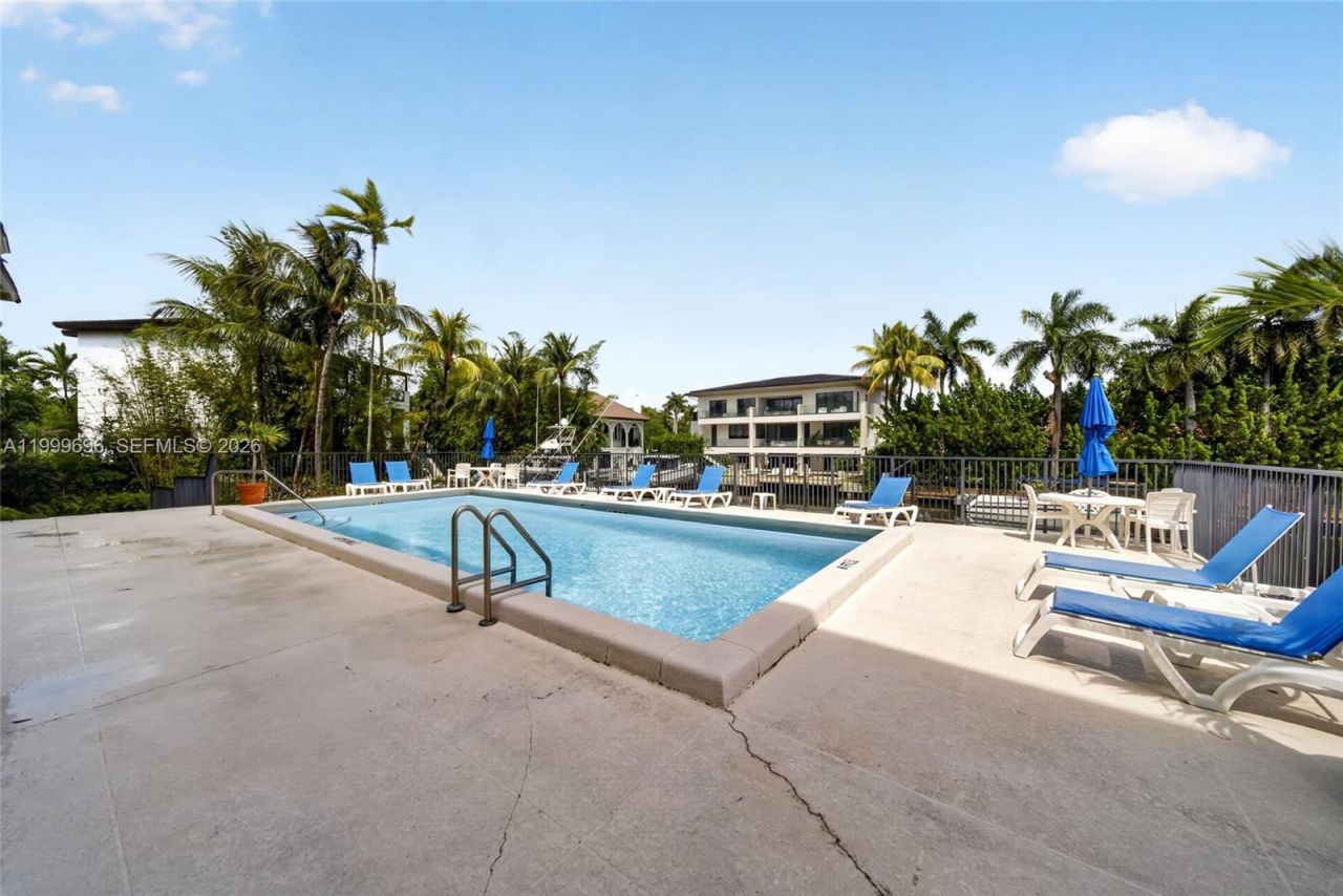 6815 Edgewater Dr, Unit 108, Coral Gables, FL 33133 Photo