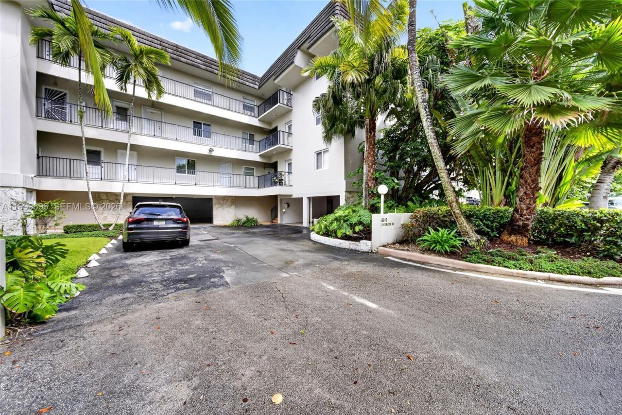 6815 Edgewater Dr, Unit 108, Coral Gables, FL 33133 Photo