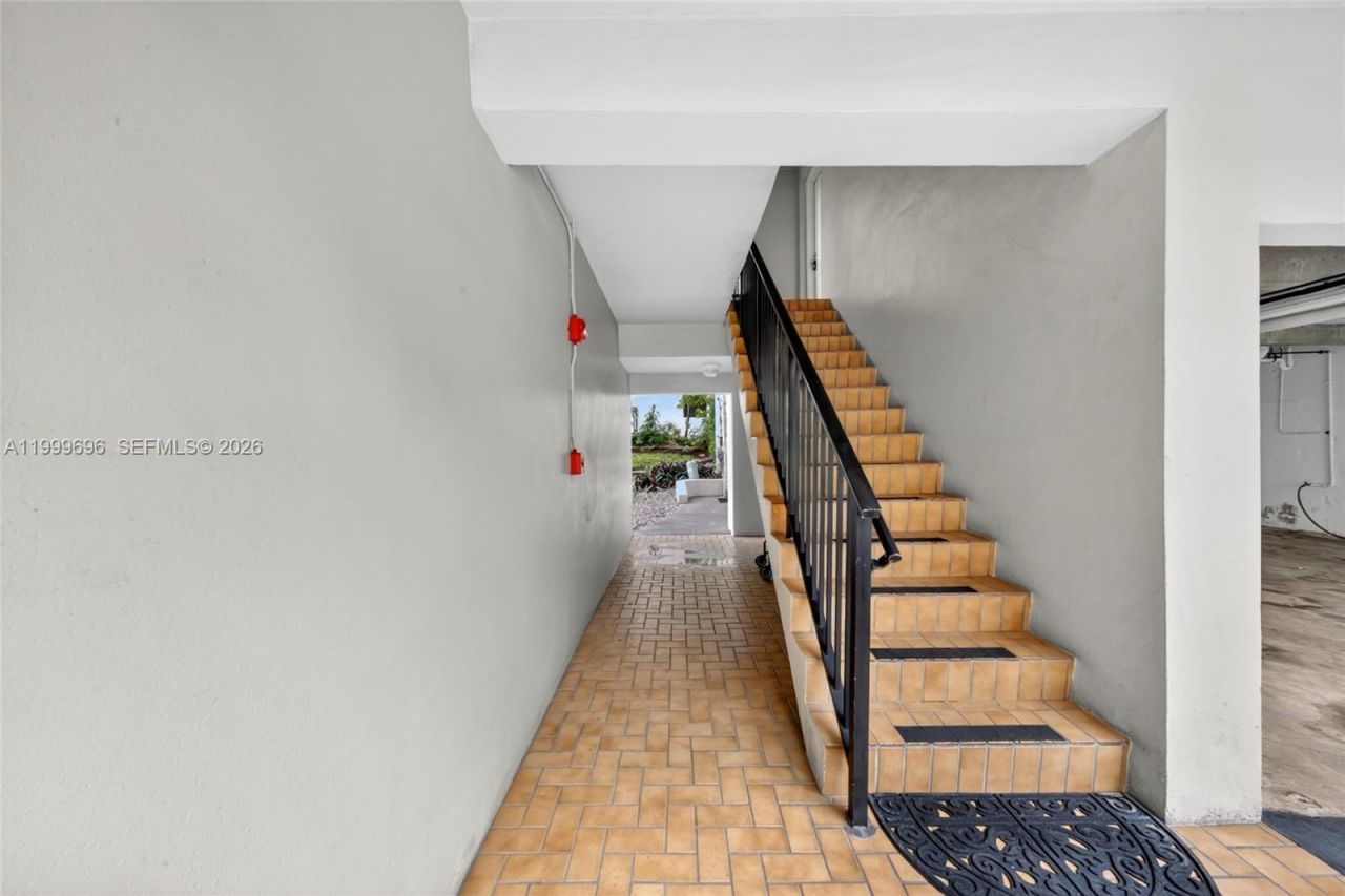 6815 Edgewater Dr, Unit 108, Coral Gables, FL 33133 Photo