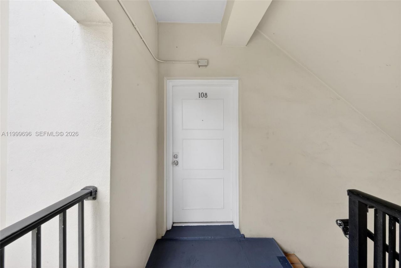 6815 Edgewater Dr, Unit 108, Coral Gables, FL 33133 Photo