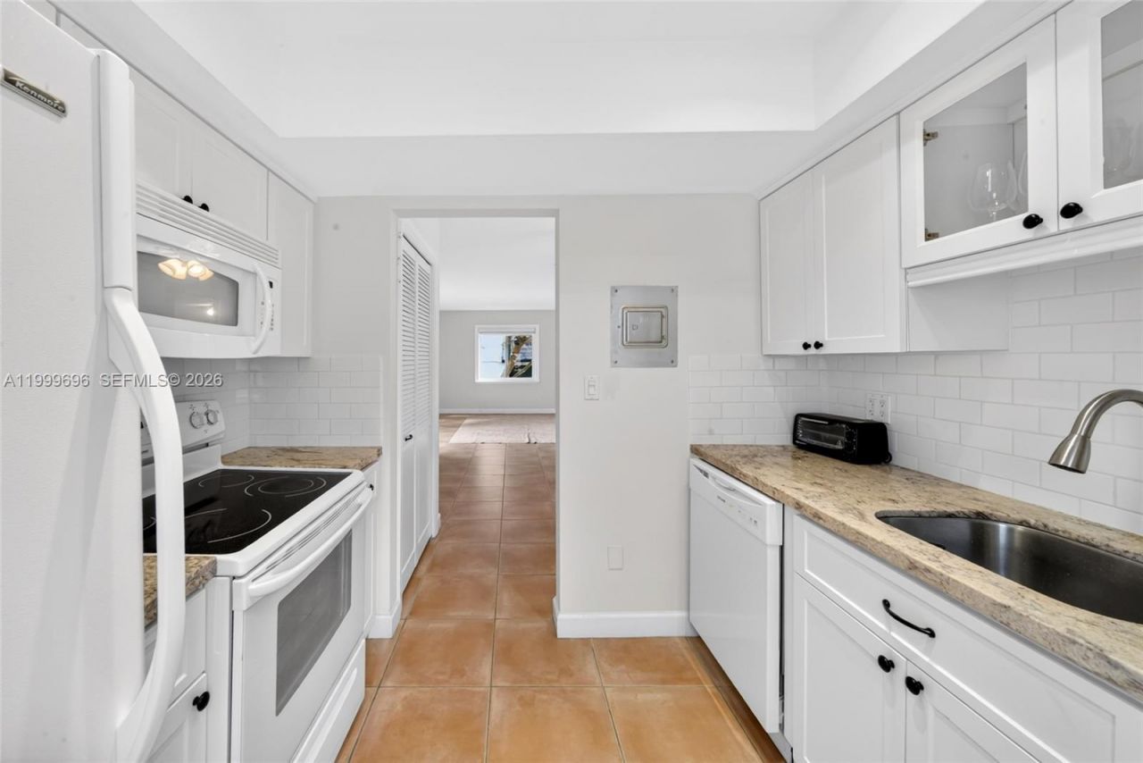 6815 Edgewater Dr, Unit 108, Coral Gables, FL 33133 Photo