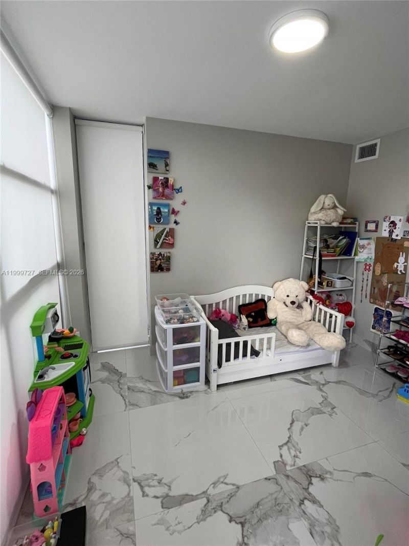 600 Parkview Dr, Unit 223, Hallandale Beach, FL 33009 Photo