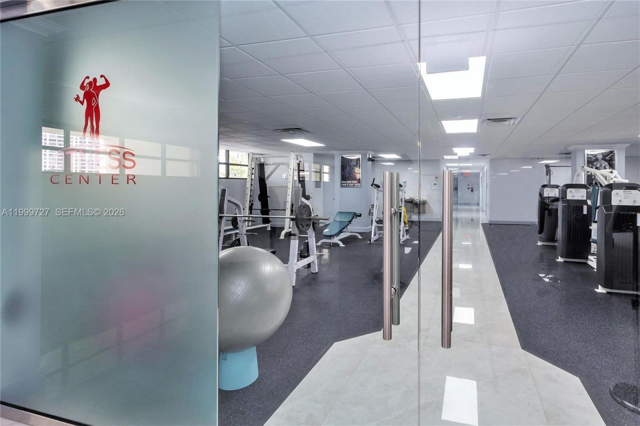 600 Parkview Dr, Unit 223, Hallandale Beach, FL 33009 Photo