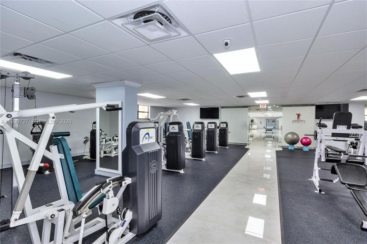 600 Parkview Dr, Unit 223, Hallandale Beach, FL 33009 Photo