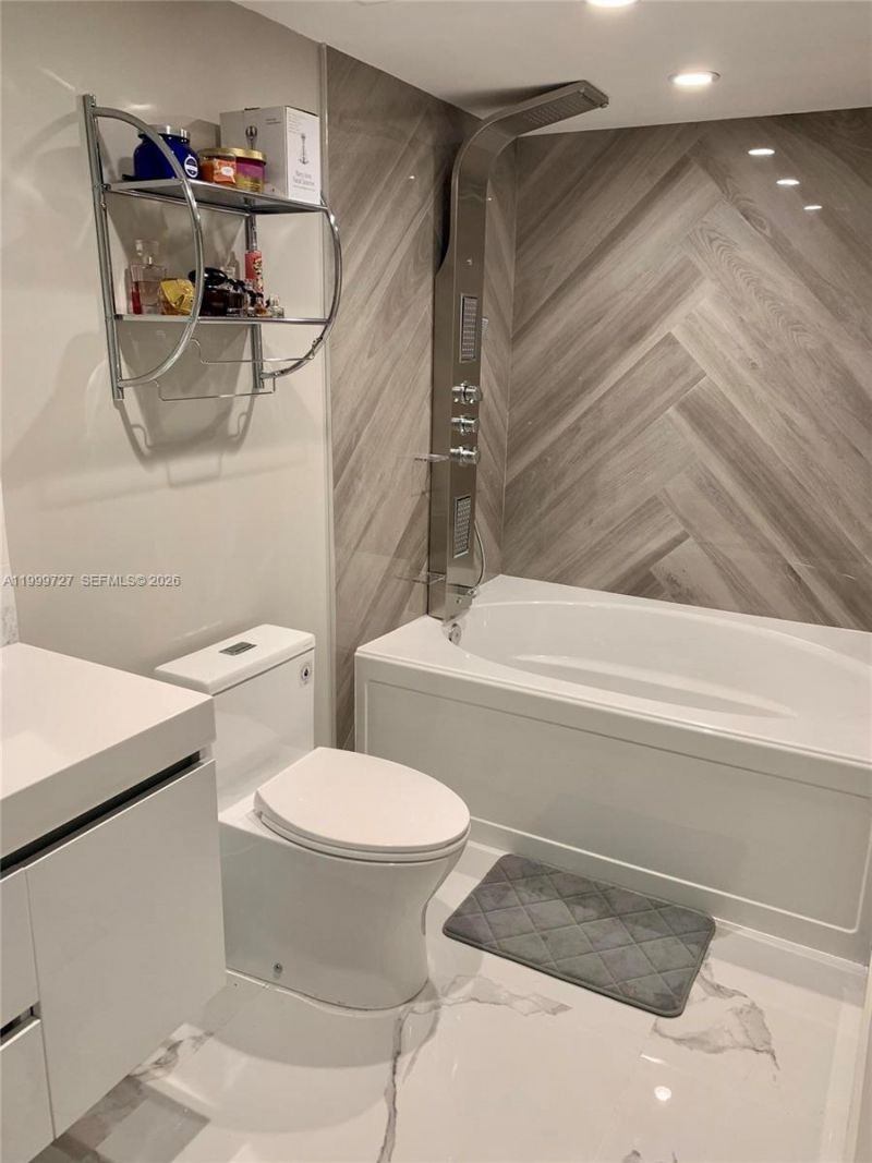 600 Parkview Dr, Unit 223, Hallandale Beach, FL 33009 Photo