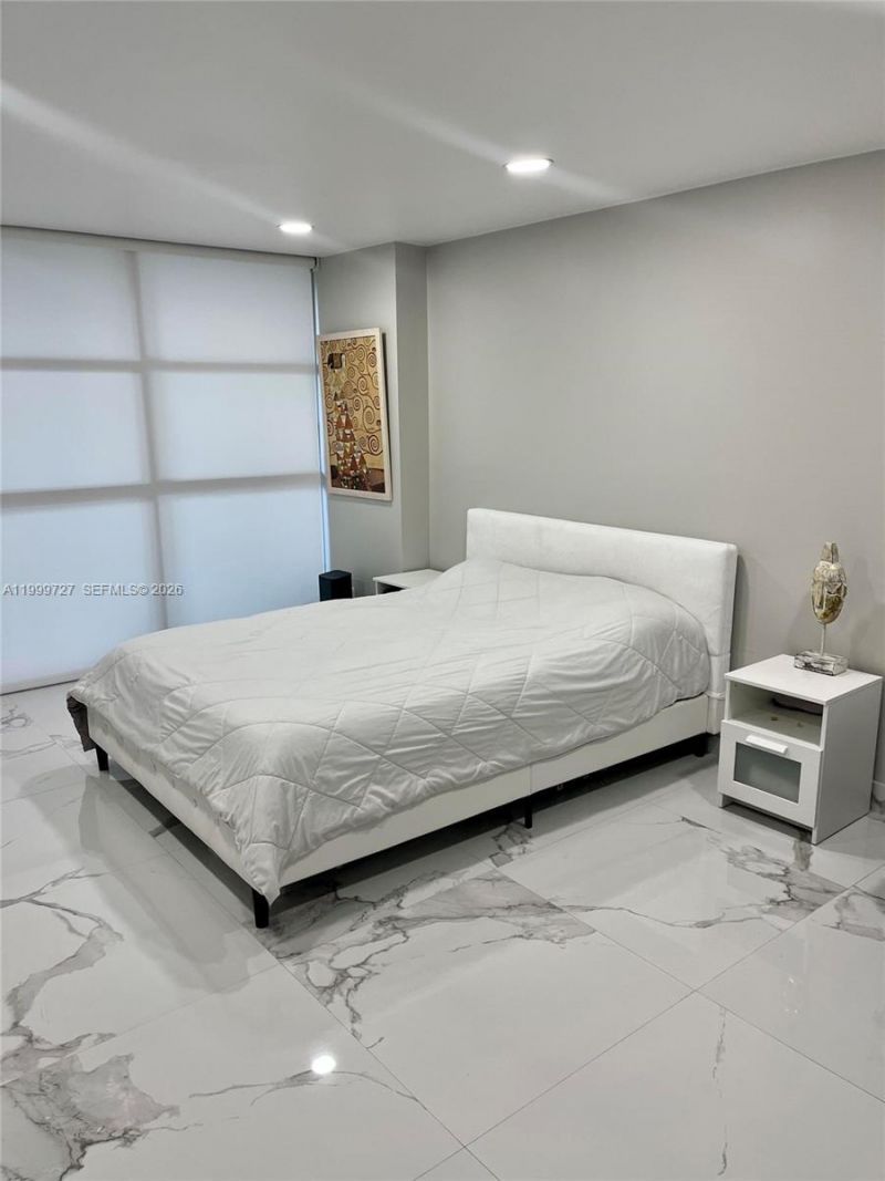 600 Parkview Dr, Unit 223, Hallandale Beach, FL 33009 Photo