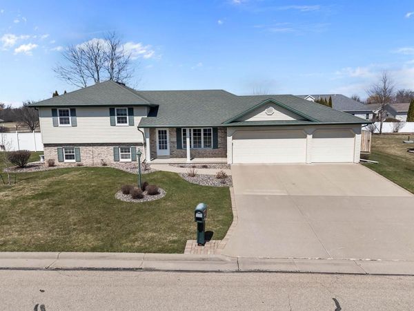 1239 FAWN DRIVE, Neenah, WI 54956