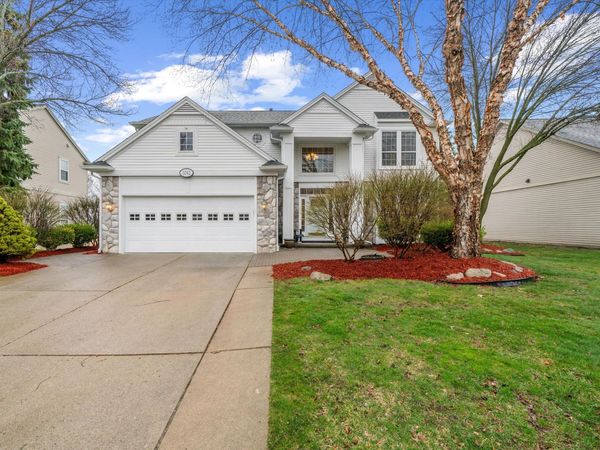 1042 Equestrian Drive, South Lyon, MI 48178