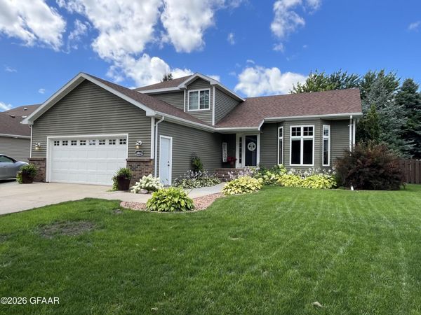 4804 CHESTNUT Street , Grand Forks, ND 58201