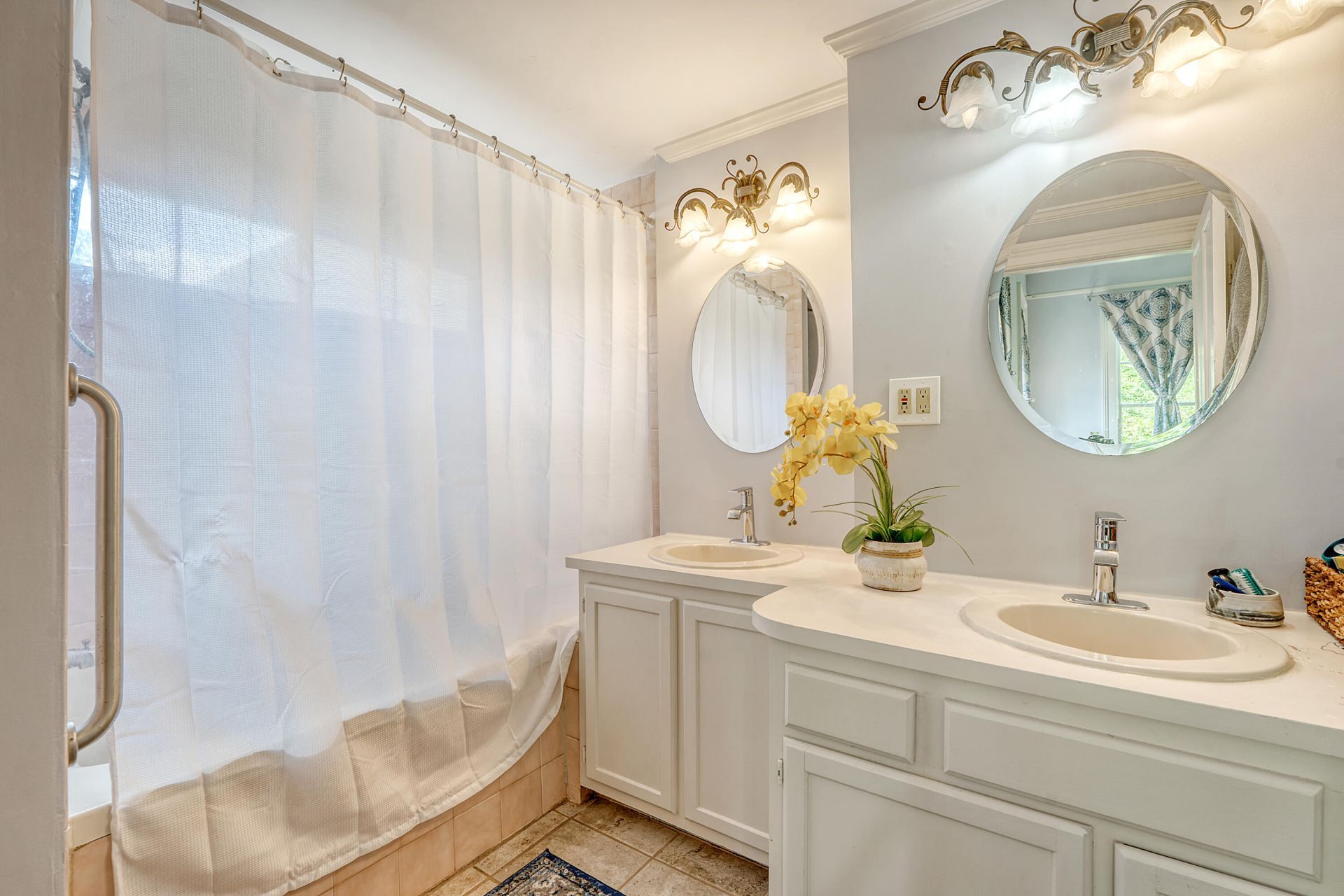 301 E Richardson Avenue Photo 22