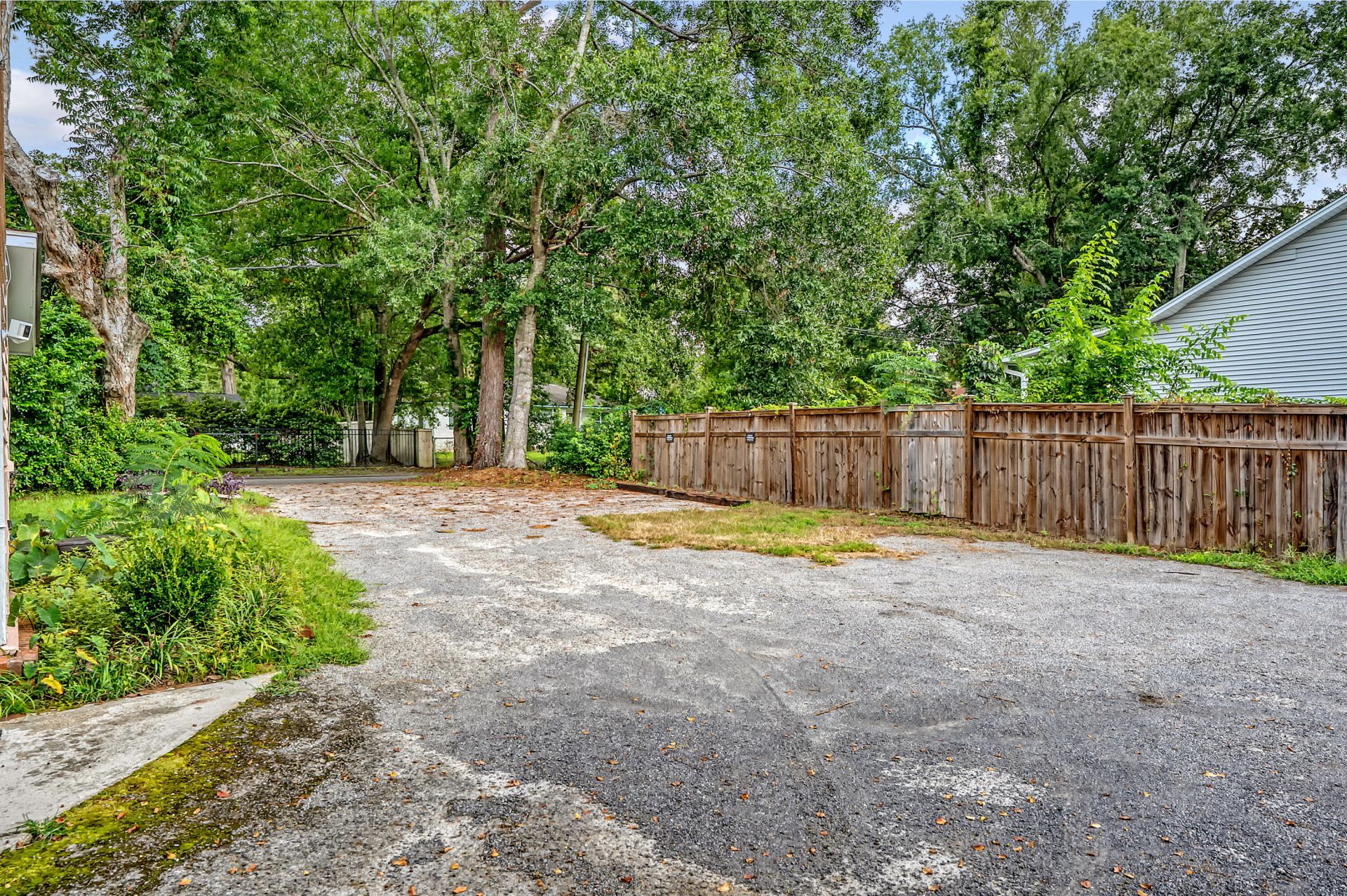 301 E Richardson Avenue Photo 38