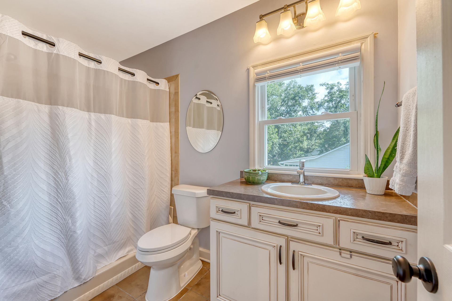 301 E Richardson Avenue Photo 8