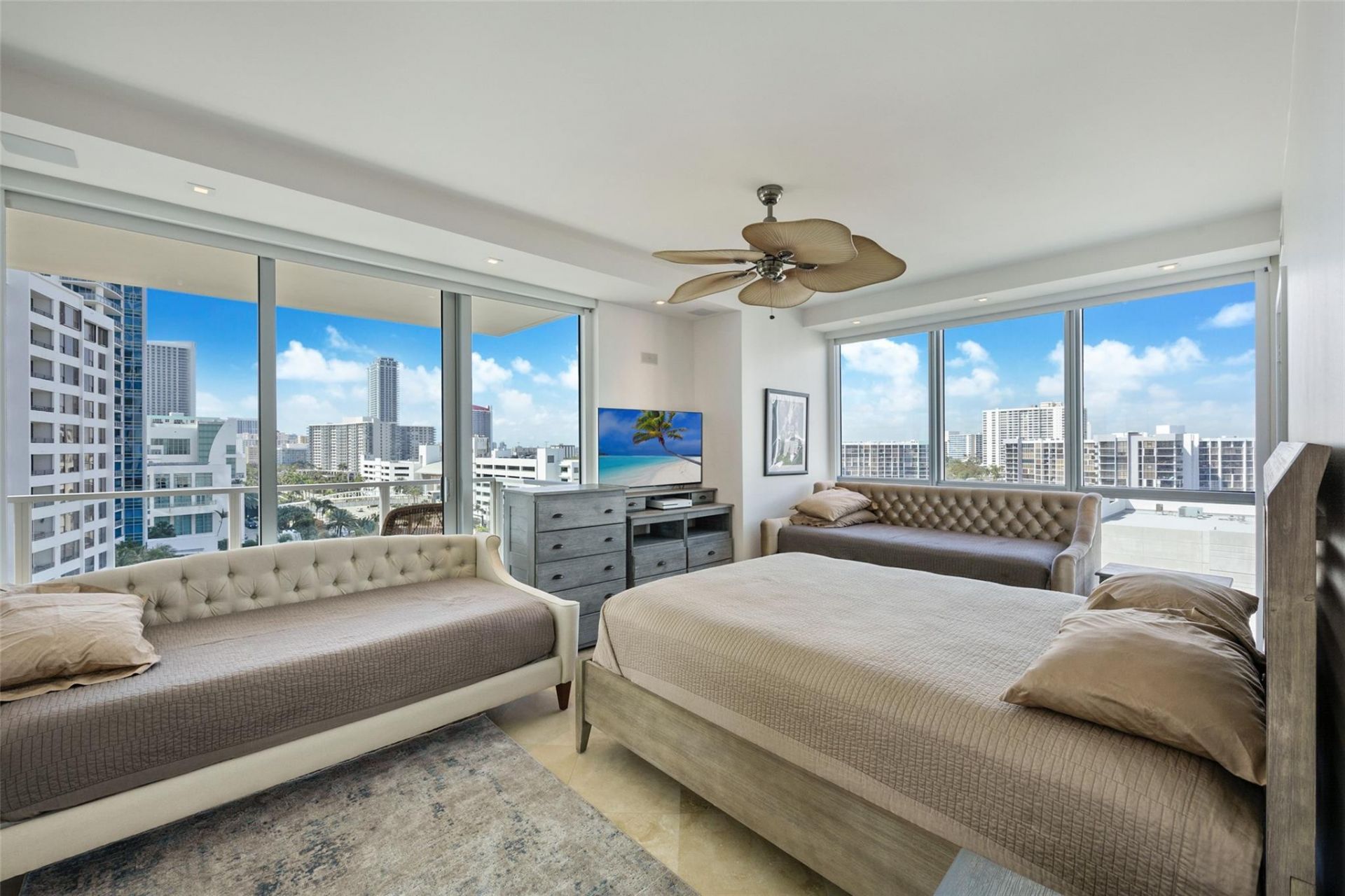 3101 S Ocean Drive, Unit 902, Hollywood, FL 33019 Photo