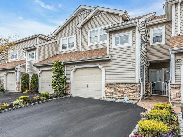 99 Carriage Lane, Unit 80A, Plainview, NY 11803